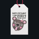 Funny Bear Pun Birthday Presentetikett<br><div class="desc">Märkre till använda av en gåva från en lapp och en lustig födelsedagspresent när en gåva fyller på en födelsedagspresent för barn! Teckning av en mycket upphetsad björn med en liten party hatt på huvudet och sa "Grattis på födelsedagen! "Jag kan nog hålla mig borta själv." Roligt med typografi och...</div>