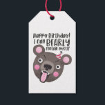 Funny Bear Pun Birthday Presentetikett<br><div class="desc">Märkre till använda av en gåva från en lapp och en lustig födelsedagspresent när en gåva fyller på en födelsedagspresent för barn! Teckning av en mycket upphetsad björn med en liten party hatt på huvudet och sa "Grattis på födelsedagen! "Jag kan nog hålla mig borta själv." Roligt med typografi och...</div>