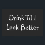 Funny Beer Berömd Ord Poster<br><div class="desc">Drick Til jag ser bättre ut. Lustigt Beer Tee Shirts ord,  slagord och skämt. Coola skämt på t-shirts. Anpassningsbar t skjortor med humoristiska och roliga skjortslogans. Lustigt citat till skjortor.</div>