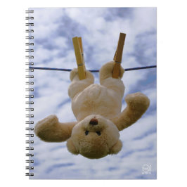 Funny beer die hangt te drogen. anteckningsbok