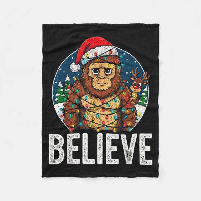 Funny Bigfoot Believe Christmas Sasquatch Santa Fo Fleecefilt (Framsidan)