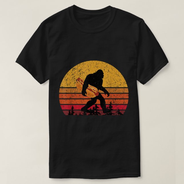 Funny Bigfoot Carrying Hotdog Design T Shirt (Design framsida)