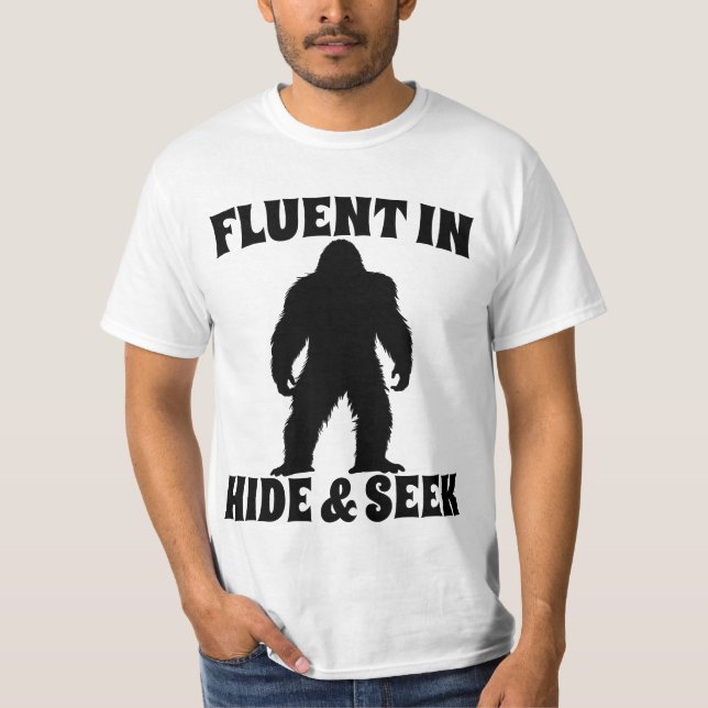 Funny Bigfoot - Fluent in Göm and Seek T Shirt (Framsida)