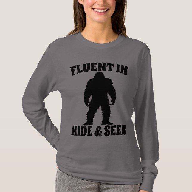 Funny Bigfoot - Fluent in Göm and Seek T Shirt (Framsida)