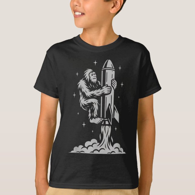 Funny Bigfoot Flying Into Space With Stars And Cos T Shirt (Framsida)
