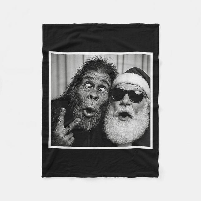 Funny Bigfoot Photobooth With Santa Christmas Xmas Fleecefilt (Framsidan)