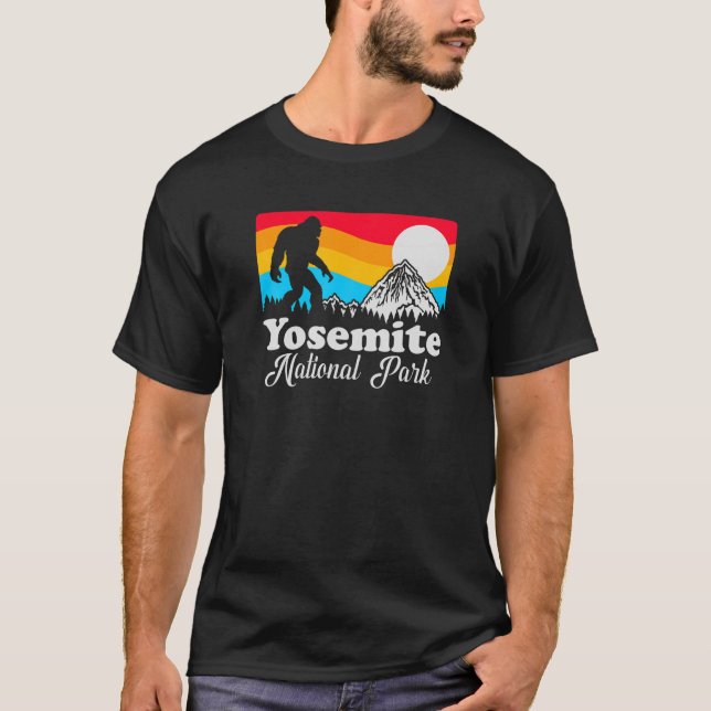 Funny Bigfoot Retro Yosemite National Park Gag Gif T Shirt (Framsida)