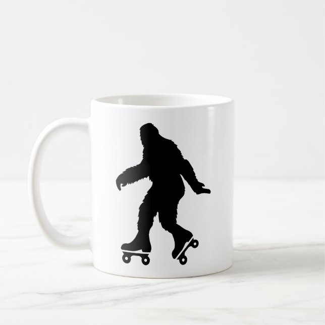 Funny Bigfoot Roller Skating Kaffemugg (Vänster)