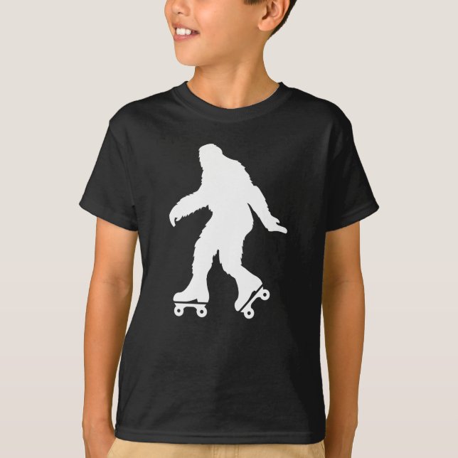 Funny Bigfoot Roller Skating T Shirt (Framsida)