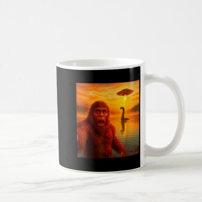 Funny Bigfoot Selfie With Loch Ness Monster And Uf Kaffemugg (Höger)
