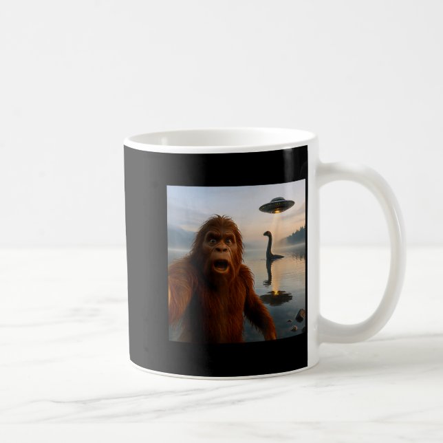 Funny Bigfoot Selfie With Loch Ness Monster And Uf Kaffemugg (Höger)