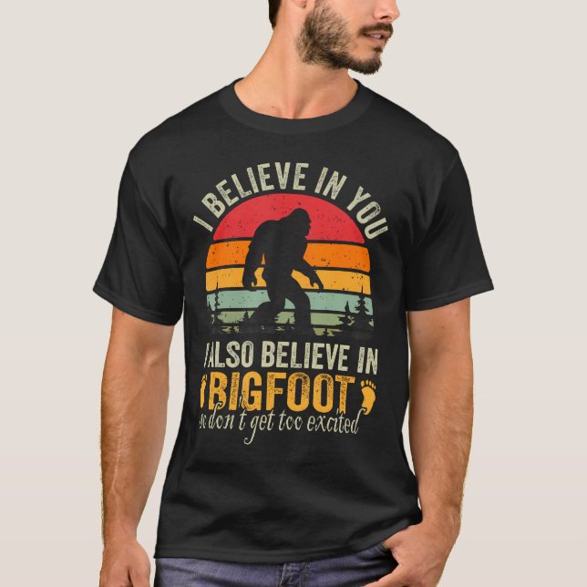 Funny Bigfoot Sstickande T Shirt (Framsida)