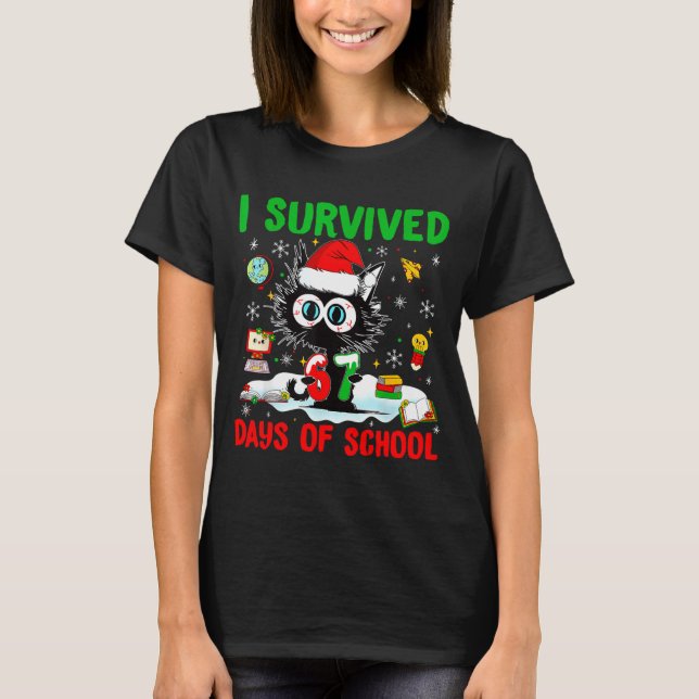 Funny Black Cat Christmas I Survived 67 Days Of Sc T Shirt (Framsida)