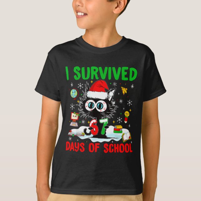 Funny Black Cat Christmas I Survived 67 Days Of Sc T Shirt (Framsida)