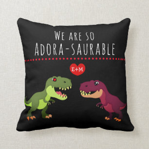 Funny Black Dinosaur Couple Kärlek Valentines day Kudde