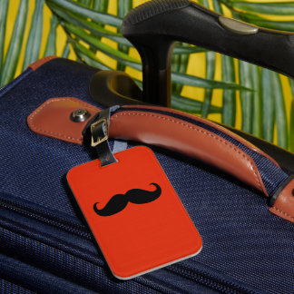 Funny Black Mustache på Orange Red Background Bagagebricka