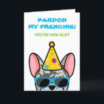Funny Blue Merle Fransk Bulldog Frenchie Birthday Kort<br><div class="desc">Om du känner någon som kärlek fransk bulldog och har bra känsla för humor, så är detta roliga födelsedagskort idealiskt att skicka till dem på deras speciella dag. Utformningen illustrerar tecknad-stil med en blå fransk i färgad med en party hatt och solglasögon med texten "Pardon my frenchie! Hur gammal är...</div>