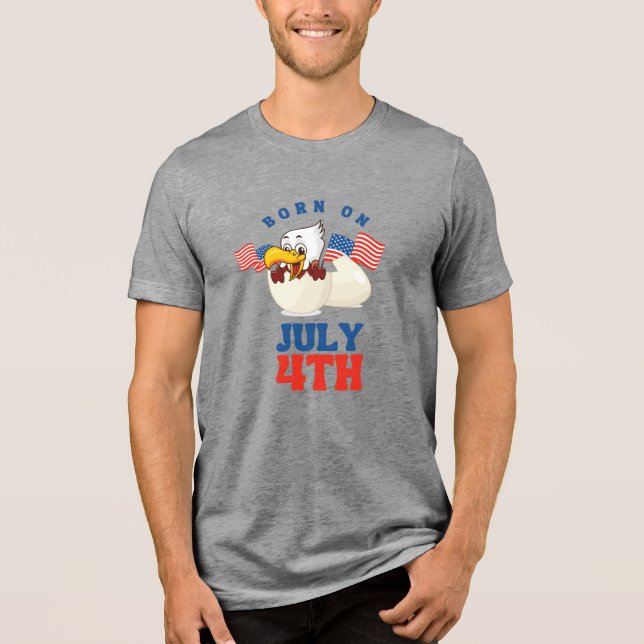 Funny Born on July 4th Eagle T-Shirt (Framsida)