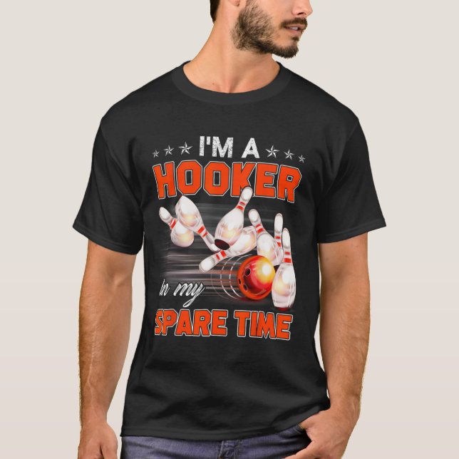 Funny Bowling Pun Jag är A i mina tidsgåvor T Shirt (Framsida)