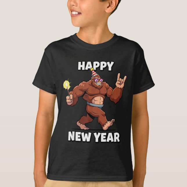 Funny Boys Nye Outfit, Mens Fireworks Bigfoot Happ T Shirt (Framsida)