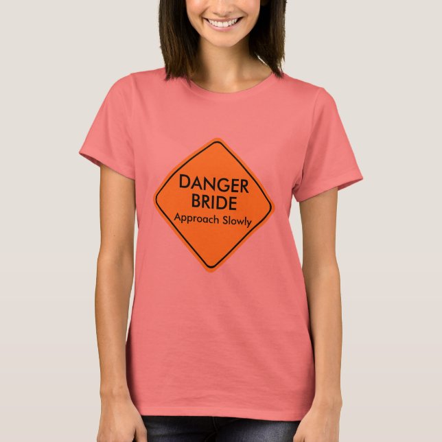 Funny Bride Bröllop T Shirt - Danger Bride (Framsida)