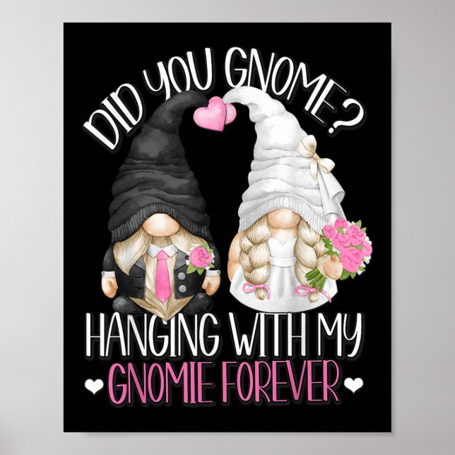 Funny Bröllop Groom Bride Gnome Pun Hanging with M Poster (Framsidan)