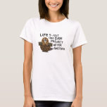 Funny Busy Beaver Gift T-Shirt<br><div class="desc">En rolig gåva till hemmet eller kontoret upptagen med bäver i ditt liv. De uppskattar erkännandet även om det inte minskar deras projektbelastning. Se mer upptagna bäverpresenter på Zigglets här på Zazzle. Det finns en direkt länk nedan.</div>