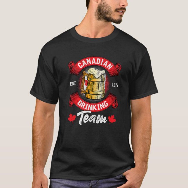 Funny Canadian Drinking Team Maple Löv Flagga Cana T Shirt (Framsida)