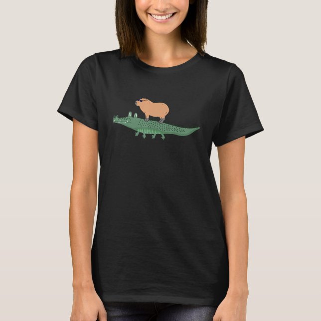 Funny Capybara Riding On A Crocodile T Shirt (Framsida)