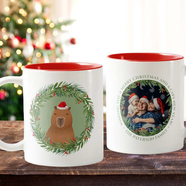 Funny Capybara Santa Anpassningsbar Photo Två-Tonad Mugg (Make your holiday extra special and memorable with our festive capybara coffee mug.)