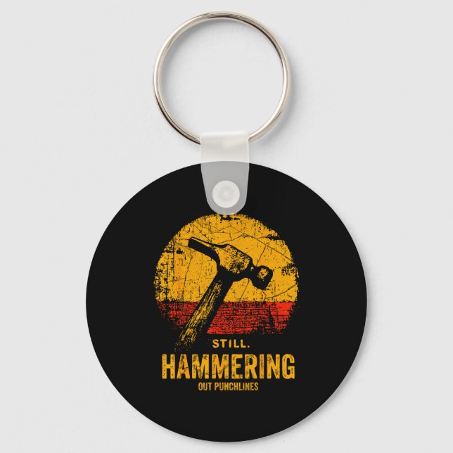 Funny Carpenter Still Hammering Out Punchlines Vin Nyckelring (Framsida)