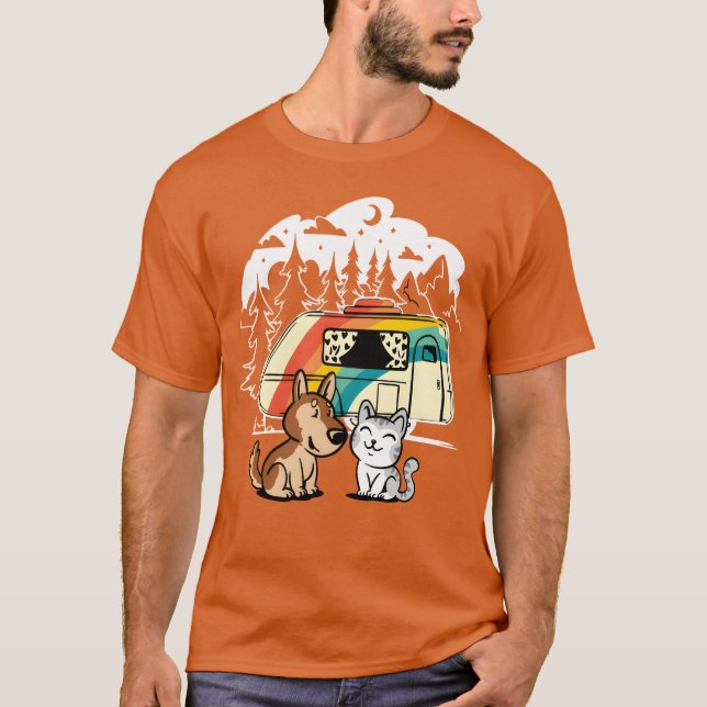 Funny Cat and Dog Camping with Friends Caravan fri T Shirt (Framsida)
