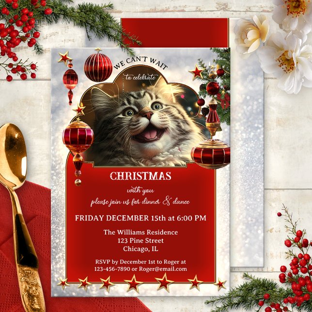 Funny Cat Festive-Helgdag Inbjudningar (A funny Christmas holiday invitation featuring an all exited kitty watching the ornaments and lights)