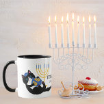 Funny Cat Guld Menorah Hebrew Lycklig Hanukkah Mugg<br><div class="desc">Funny Cat Guld Menorah Dreidel,  judisk Helgdag Chanukah. Hanukkah Gift. Lycklig Hanukkah Mugg</div>