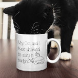 Funny Cat Lovers Ursäkta Quote Namn Kaffemugg<br><div class="desc">En roligt för kattälskare med den humoristiska kattdjuret,  min katt och jag har beslutat att stanna i kväll,  med informell svart typografi och en söt linje teckning av en katt med hjärtmotiv. Det skulle också vara en underbar gåva till kattdjurets älskande vänner och familj! Enkel personlighet med mottagarens namn.</div>