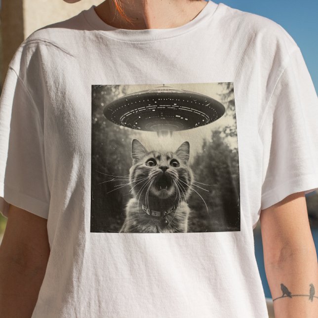Funny Cat Selfie med UFO T Shirt (Skapare uppladdad)