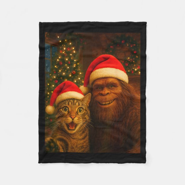 Funny Cat Selfie With Bigfoot Christmas Sasquatch  Fleecefilt (Framsidan)