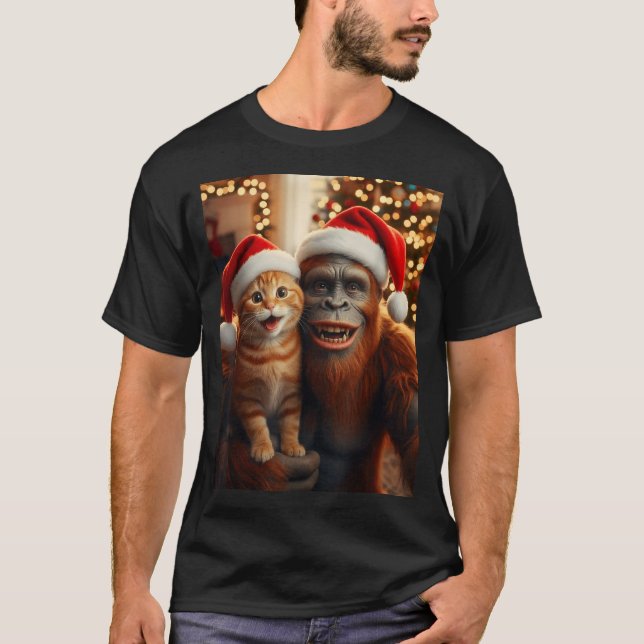 Funny Cat Selfie With Bigfoot Christmas Sasquatch  T Shirt (Framsida)