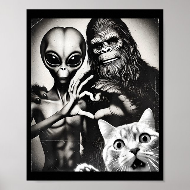 Funny Cat Selfie With Romantic Bigfoot In Love Wit Poster (Framsidan)