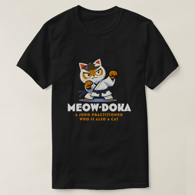 Funny Cat White och Brown Judo Black Bälte T Shirt (Design framsida)