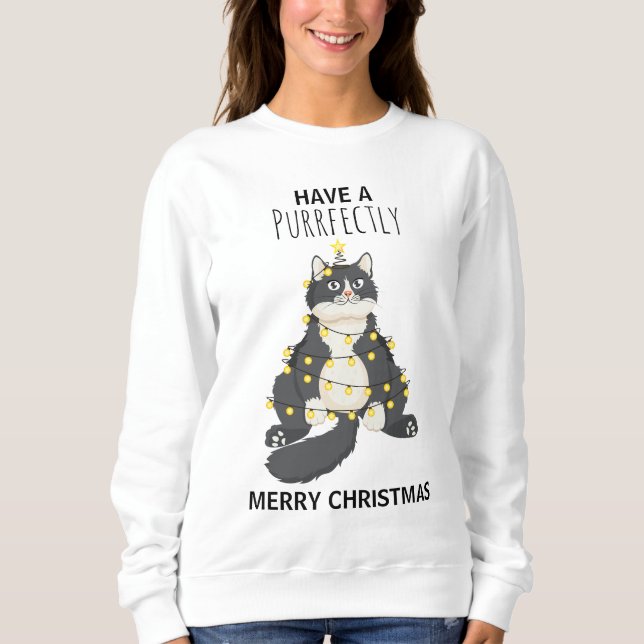 Funny Cat Wrapped in Christmas Lights Winter Humor T Shirt (Framsida)