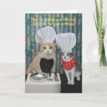 Funny Chef Cats Birthday Kort<br><div class="desc">Anpassade roligt födelsedagskort för Chef Cats.  Utsida: "Vi lagar något SPECIELLT för din födelsedag!"  Insida: "Hur mår Mice-A-Roni ljud?"  Du kan anpassa texten,  typsnitt och färg på typsnitt.  Här är en annan version:</div>