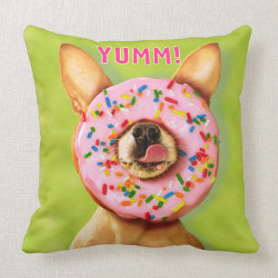 Funny Chihuahua Hund med Sprinkle Donut på Nose Kudde