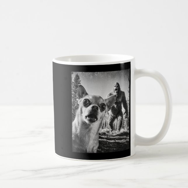 Funny Chihuahua Selfie With Bigfoot Sasquatch Cryp Kaffemugg (Höger)