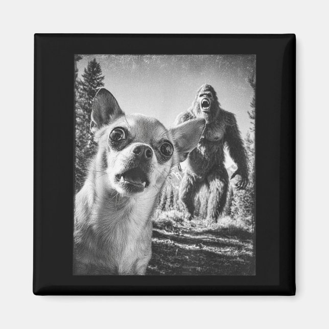 Funny Chihuahua Selfie With Bigfoot Sasquatch Cryp Magnet (Framsidan)