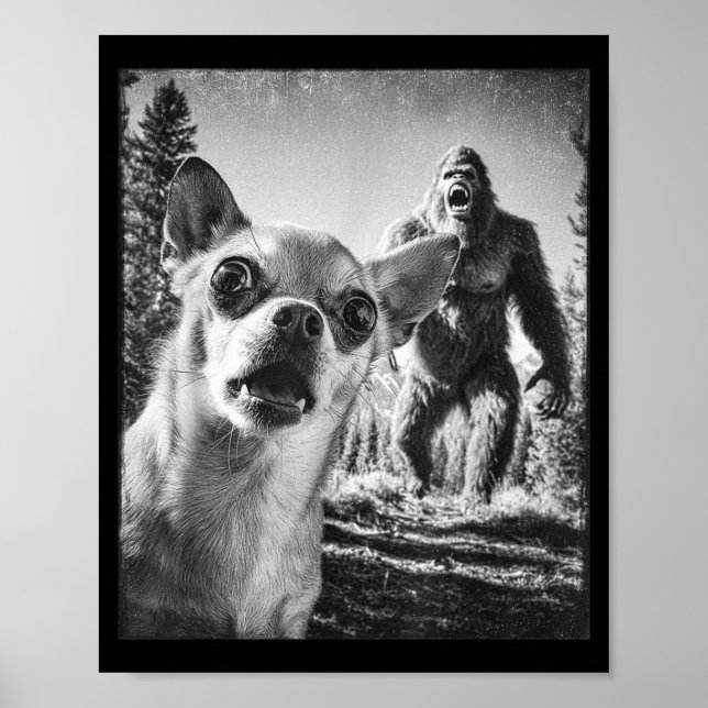 Funny Chihuahua Selfie With Bigfoot Sasquatch Cryp Poster (Framsidan)