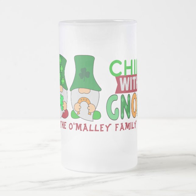 Funny Chillin med min Gnomies St patricks day Frostat Ölglas (Center)