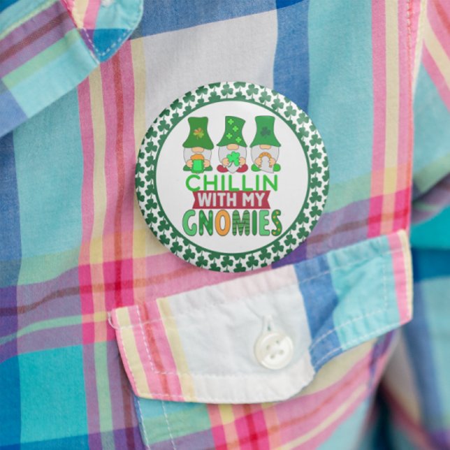 Funny Chillin med min Gnomies St patricks day Knapp (Funny Chillin with My Gnomies St Patrick's Day Button)