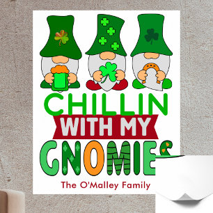 Funny Chillin med min Gnomies St patricks day Poster