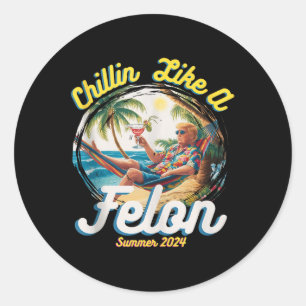 Funny Chillin som en felon Sommar 2024 2024 Trump Runt Klistermärke
